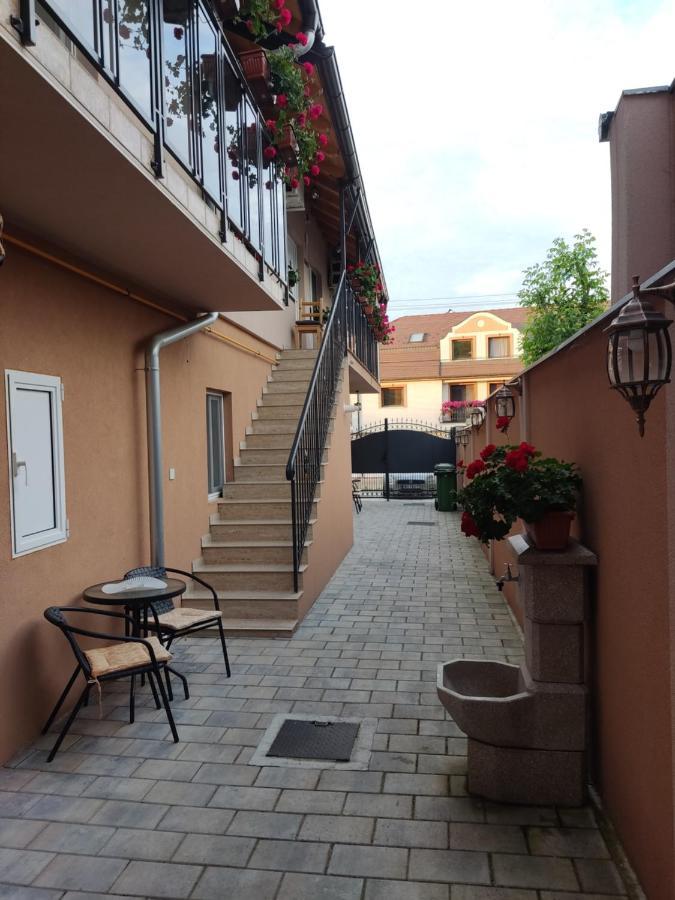 Apartmani Sladjana Нови Сад Екстериор снимка