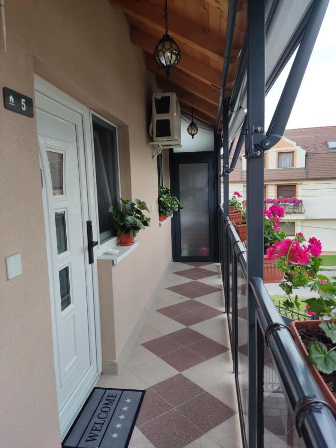 Apartmani Sladjana Нови Сад Екстериор снимка